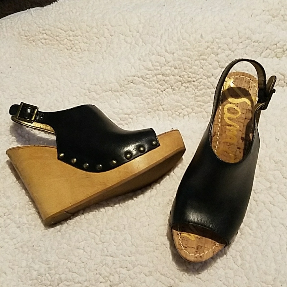 Black and wooden open-toed mule/wedges